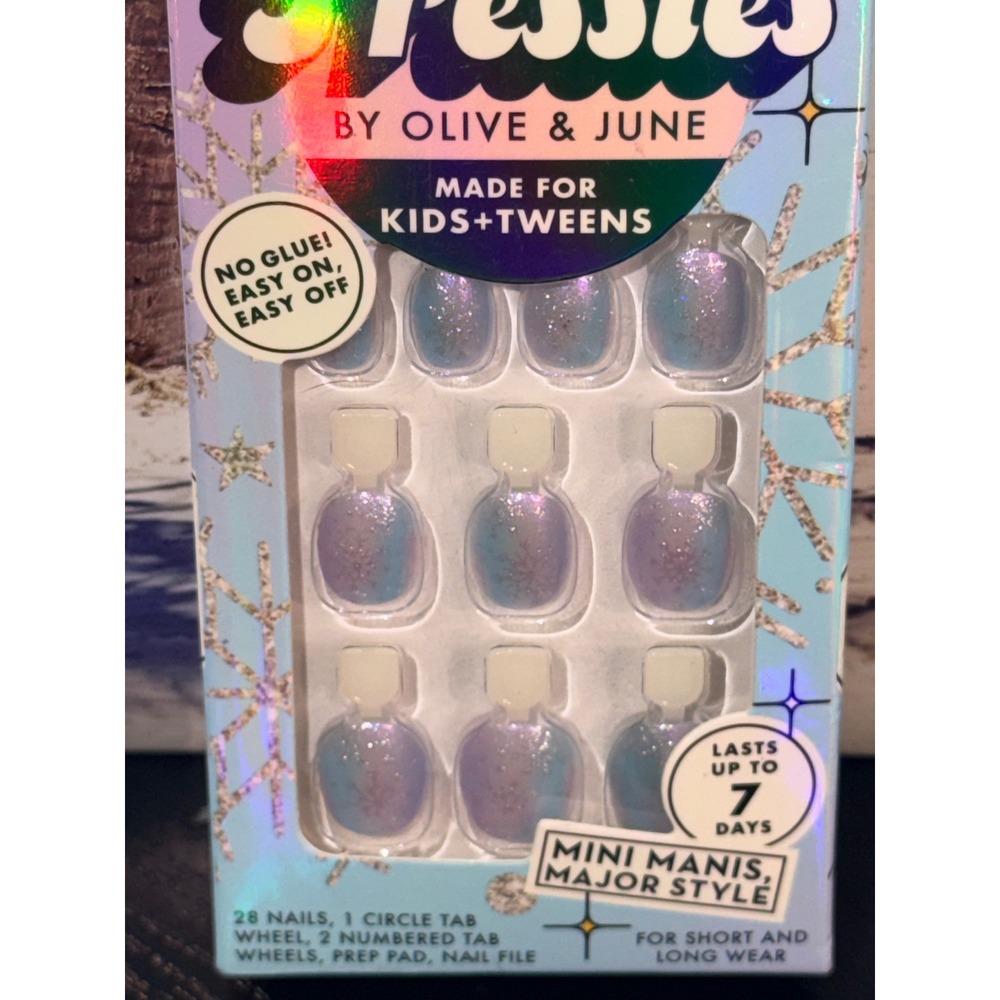 Olive & June Pressies Snow Queen Iridescent Round XS Short Press-On Nails 28ct - Picture 1 of 2